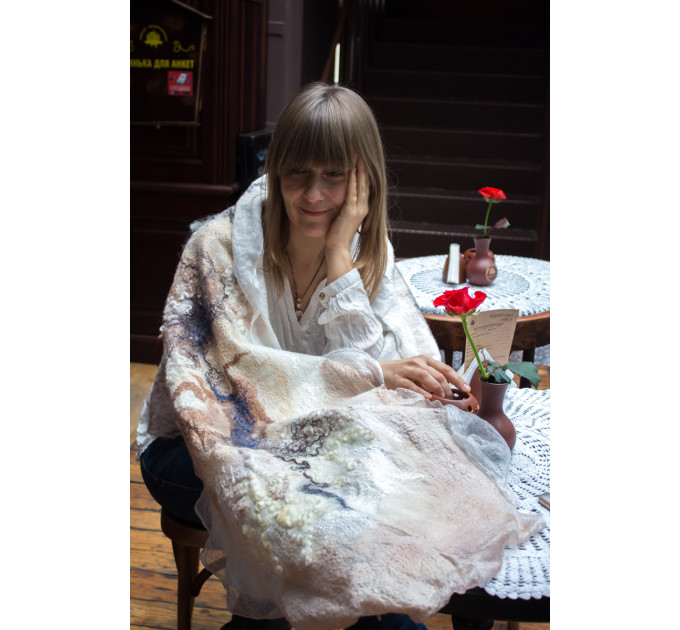 Nunofelt shawl