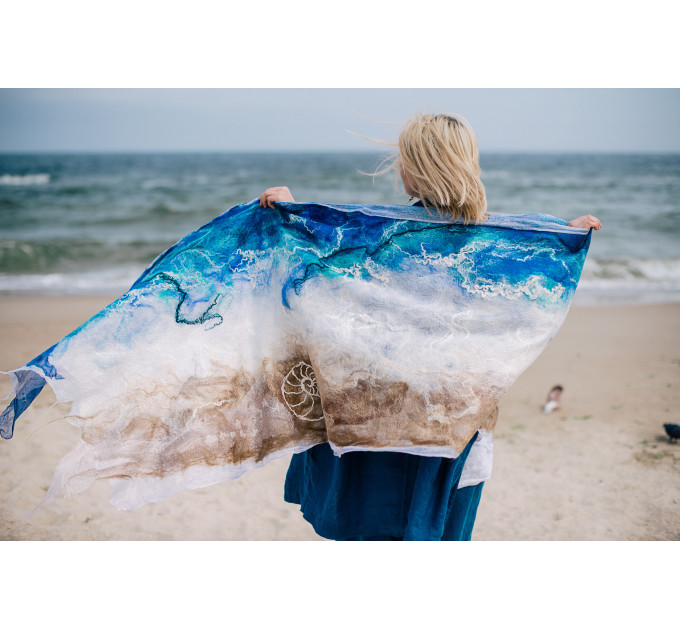Nunofelt shawl